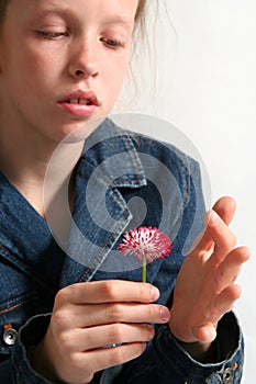 He loves me, he loves me not