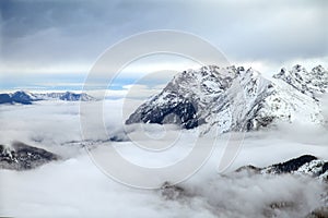 The low clouds over high mountains