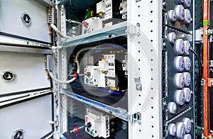 Low-voltage cabinet for power and distribution electricity