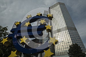 Low wide shot of Euro Sculpture in Frankfurt