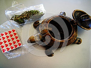 Lsd cannabis Small red stick papers with a turtle background macro wallpaper fine prints
