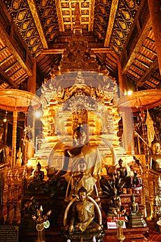 Luang Phor Phet, the principal Buddha image and beautiful Buddha statues at Wat Phra That Chom Thong Worawihan.