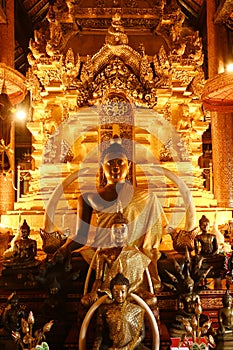Luang Phor Phet, the principal Buddha image and beautiful Buddha statues at Wat Phra That Chom Thong Worawihan.