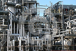 Lubricant refinery