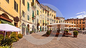 Lucca's Oval Square