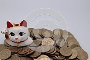 Lucky cat and a lot of 500 yen