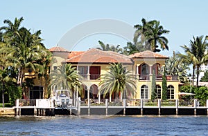 Lucury waterfront home