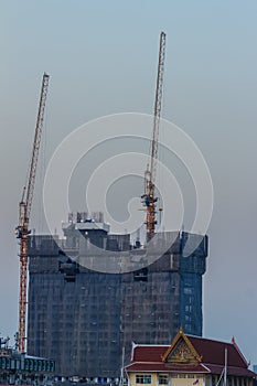 Luffing jib tower crane at condominium construction site over st