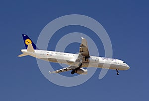 Lufthansa Plane descending