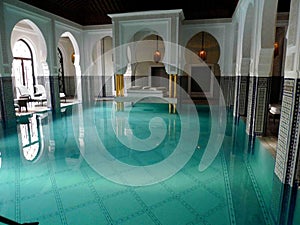 Lujo piscina interior baÃÂ±os arabes photo