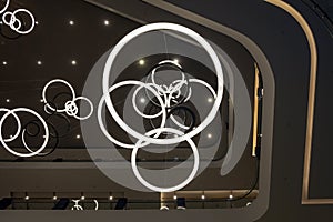 Luminous lamps in the form of circles on the ceiling.