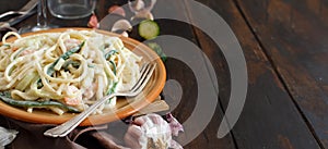 Lunguini shrimps and zucchini with cream