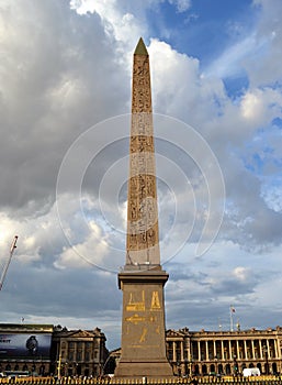 Luxor Obelisk, Cleopatra's Needle, Gold leafed pyramid cap, towering into the clouds