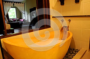 Luxurious bathtub