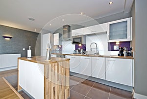 Luxurious and clean fully fitted kitchen