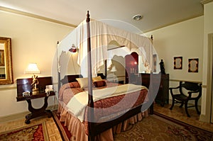 Luxurious four poster bed