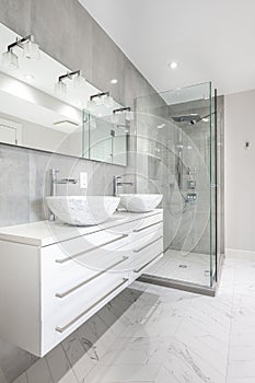Luxurious master bathroom En suite - renovation. Walk-in shower, herringbone tile pattern.