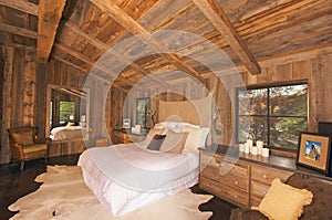 Luxurious Rustic Log Cabin Bedroom