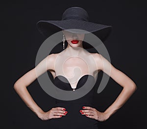 Luxurious woman in a hat.