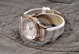 Luxurious wrist watch