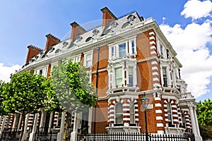 Lujo un piso el edificio en londres 