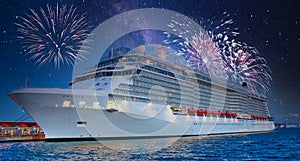 Luxury cruise ship heading to Ð° vacation cruise around Caribbean islands