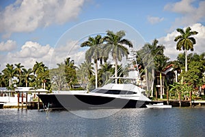 Luxury home and yacht in Florida