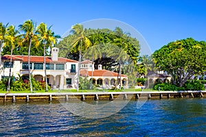 Luxury mansion in exclusive part of Fort Lauderdale - small Venice.
