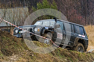 Off-road vehicle brand Nissan No. 277 overcomes the track