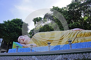 Lying buddha statue