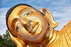 Lying Buddha statue