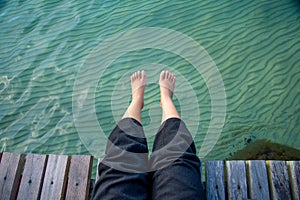 Lying feet to the sea