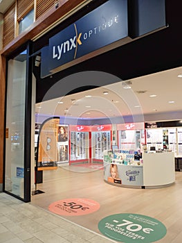 Lynx Optique storefront. Lynx Optique is a French optical store selling contact lenses, glasses and cleaning products at discount