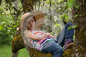 M portrait hat tree 3