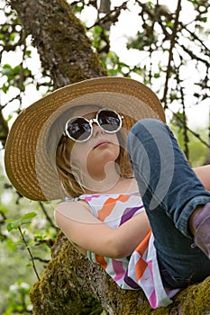 M portrait hat tree sunglasses 5