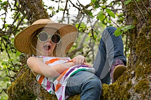 M portrait hat tree sunglasses 6