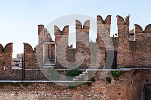 M-shaped merlons on walls of Castelvecchio