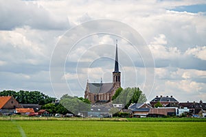 Maas- en MasterstochtjeThe church with tower stands out above the village and the landscape.