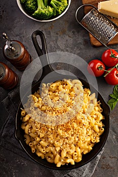 Mac and cheese in a cast iron pan