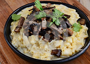 Mac and cheese pasta with mushrooms