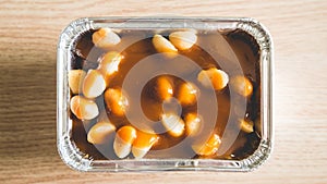 Macadamia toffy cake.