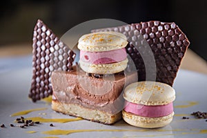 Macaron, chocolate cake