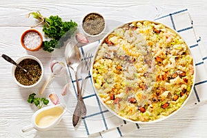 Macaroni bake with shrimps, mussels, fish, leek