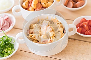 macaroni cheese and ham