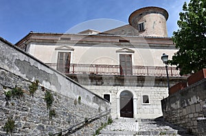 Macchiagodena - Palazzo dell\'Olmo antistante il castello photo