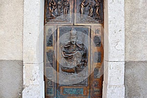Macchiagodena - Portone di ingresso della Chiesa di San Nicola di Bari photo
