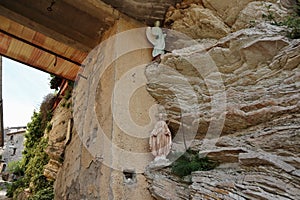 Macchiagodena - Statuette in Via Basciano photo