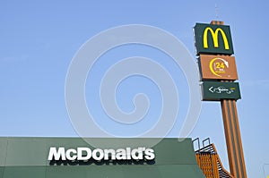 Macdonalds restaurant chain, Logo on abuilding