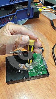 Machanic to repaire hard disk photo