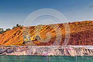 machine accumulate waste of crushing grapes